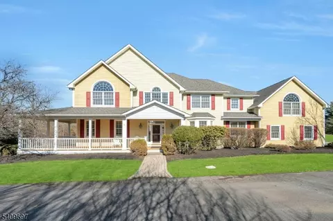11 Dogwood Dr, Whitehouse Station, NJ 08889