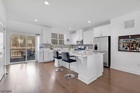 14 Coogan Ct, Morris Plains, NJ 07950