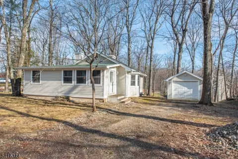 18 Oak Ln M, Montville, NJ 07045