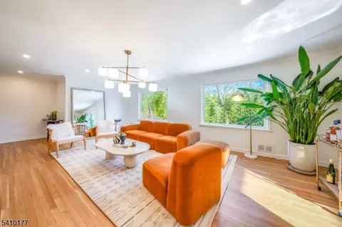 250 Old Short Hills Rd, Short Hills, NJ 07078