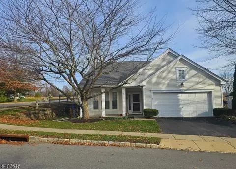 56 Kensington Cir, Belvidere, NJ 07823