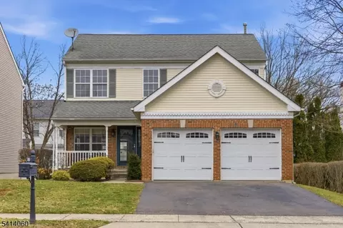 385 Hamilton Dr, Stewartsville, NJ 08886