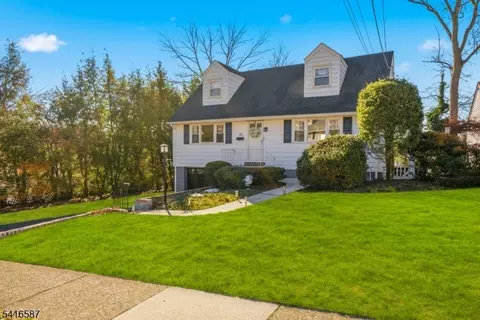 22 Laurel St, Hawthorne, NJ 07506