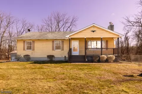 44 Walnut Rd, Columbia, NJ 07832