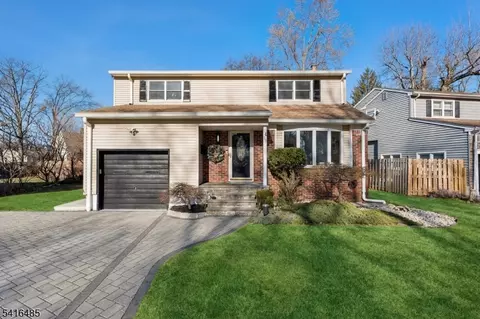 28 Elmwood Rd, Springfield, NJ 07081