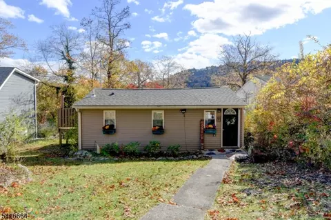 9 Woods Rd, Sandyston, NJ 07826