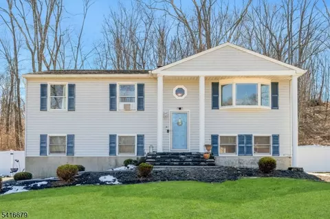 12 August Ln, Wantage, NJ 07461