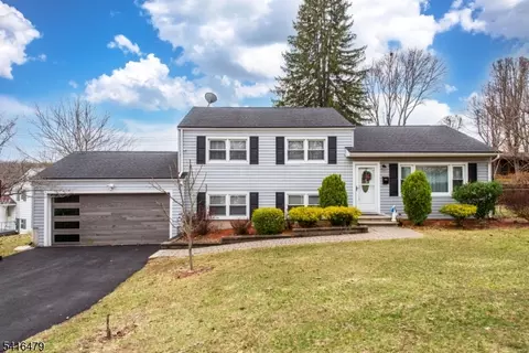 64 Pine St, Newton, NJ 07860