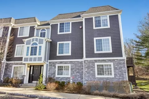 71 Village Dr, Morristown, NJ 07960