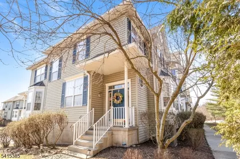 20 Chesterfield Ct, Flemington, NJ 08822