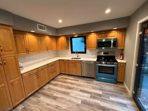 80 Koster St, Wallington, NJ 07057 photo 2