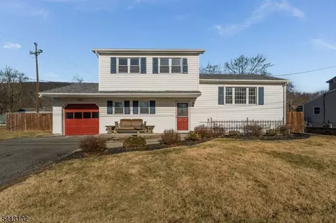 117 Deerfield Dr, Hackettstown, NJ 07840