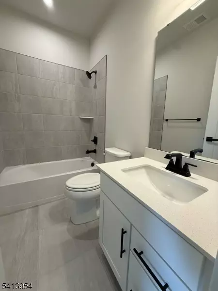 Bath - 106 E Stiger St, Hackettstown, NJ 07840 photo 3 of 3