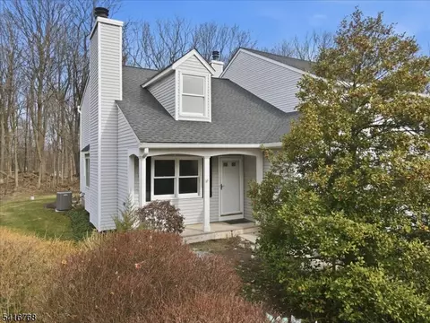 114 Carriage Ln, Newton, NJ 07860