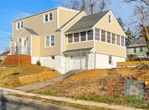 631 Elm St, Roselle, NJ 07203