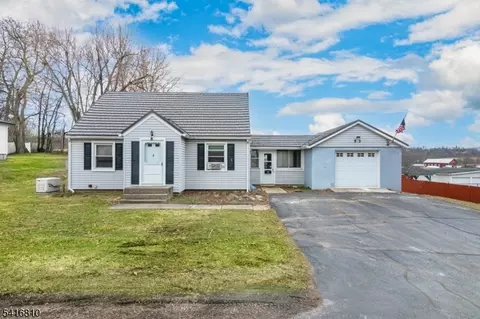 53 Walnut St, Wantage, NJ 07461