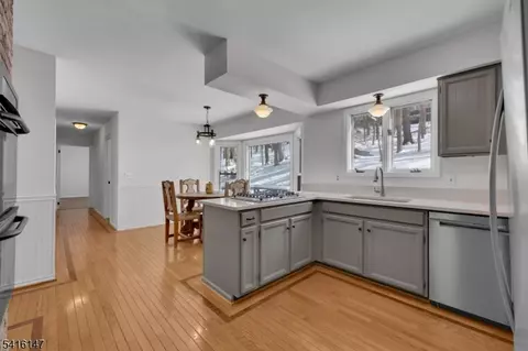 Entry Way - 30 Cardinal Rd, Hackettstown, NJ 07840 photo 3 of 6