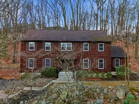 30 Cardinal Rd, Hackettstown, NJ 07840