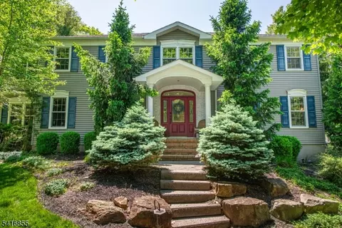 10 Lookout Rd, Randolph, NJ 07869
