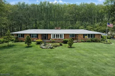 25 Ruth Dr, Wantage, NJ 07461