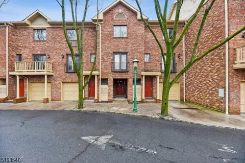 26 Mews Ln, South Orange, NJ 07079