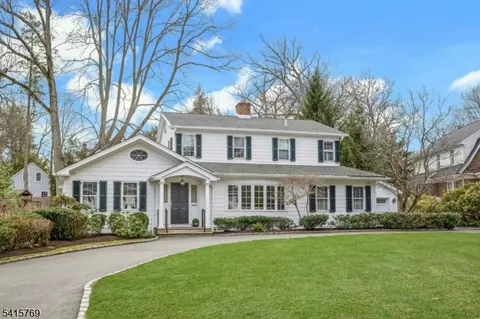 25 Dogwood Dr, Summit, NJ 07901