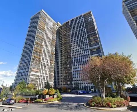 300 Winston Dr-c0210, Cliffside Park, NJ 07010