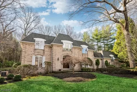 14 Adams Dr, Cresskill, NJ 07626