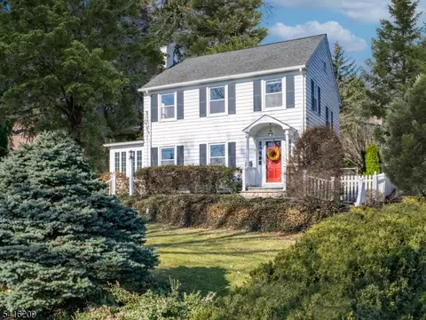 6 Edgehill Ave, Chatham, NJ 07928