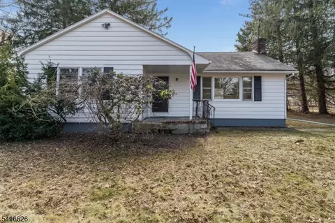 49 Valley Rd, Hampton, NJ 08827