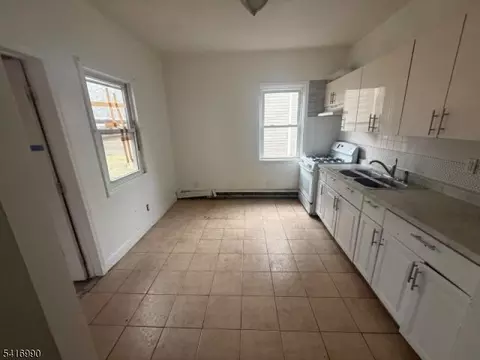 681 W 3rd St, Plainfield, NJ 07060 photo 4