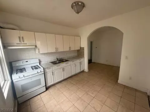 681 W 3rd St, Plainfield, NJ 07060 photo 2