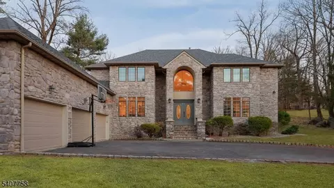 140 Parlin Ln, Watchung, NJ 07069