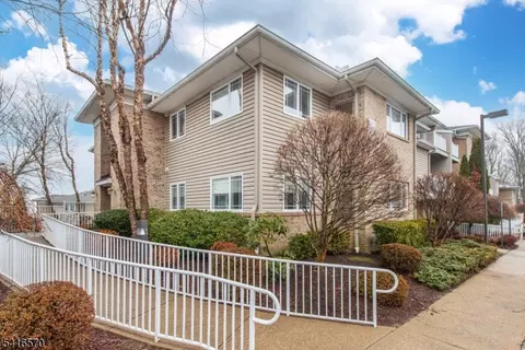 36 Wilshire Ter #36, Kinnelon, NJ 07405