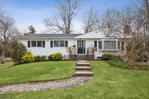 39 Gallinson Dr, New Providence, NJ 07974