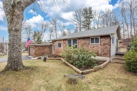105 Bushwick Ln, Highland Lakes, NJ 07422