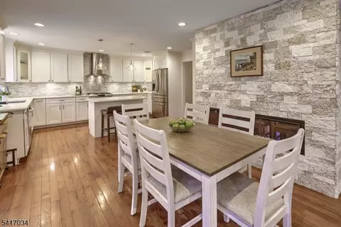 10 Roxiticus Rd, Mendham Twp, NJ 07945