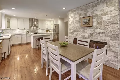 10 Roxiticus Rd, Mendham Twp, NJ 07945