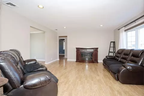 16 Maple Ave, South Hackensack, NJ 07606 photo 6