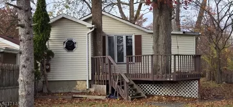 5 Barber St, Little Falls, NJ 07424