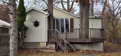 5 Barber St, Little Falls, NJ 07424