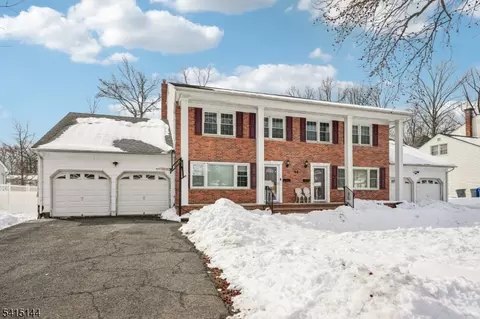 44 Forsythia Ln, Paramus, NJ 07652