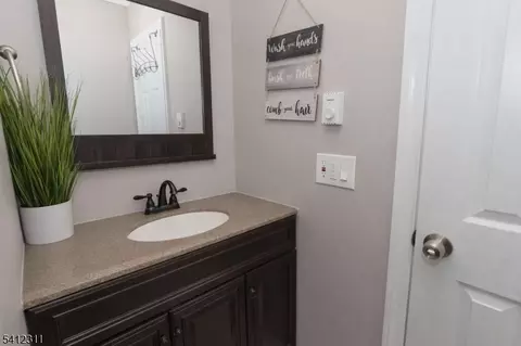 16 Arthur Rd, Stanhope, NJ 07874 photo 8