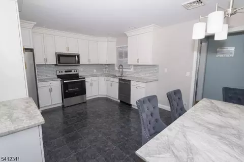 16 Arthur Rd, Stanhope, NJ 07874 photo 4