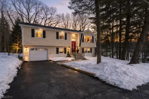 16 Arthur Rd, Stanhope, NJ 07874