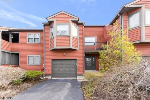102 Clark Cir, Flemington, NJ 08822