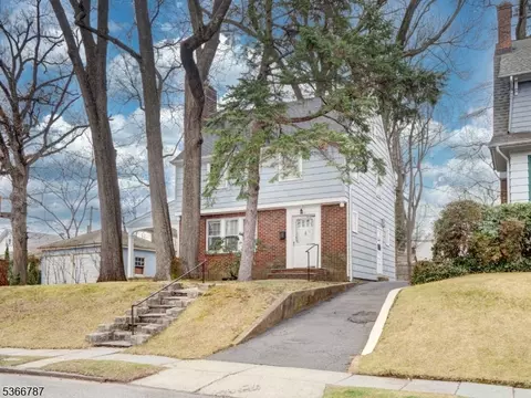 21 Edgewood Rd, East Orange, NJ 07017