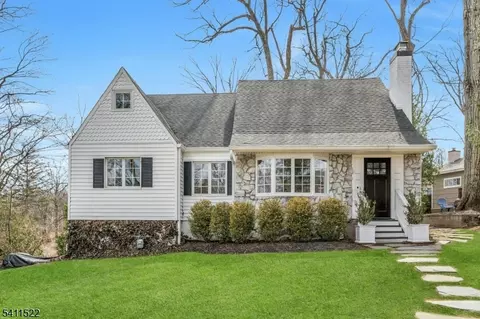 8 Glenwood Rd, Denville, NJ 07834