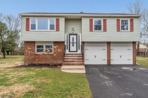 87 Lynnfield Ter, Phillipsburg, NJ 08865