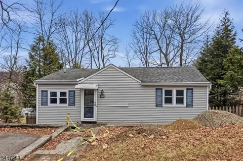19 Sutton Rd, Hopatcong, NJ 07843